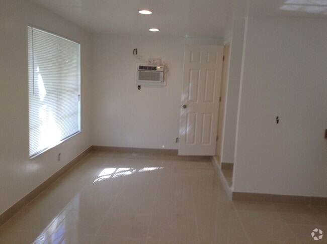 Building Photo - 321 Kenilworth Blvd Rental