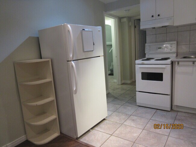 Photo - Beautiful 1 Bedroom Basement Unit in Prime Riverdale Unité Lower Level