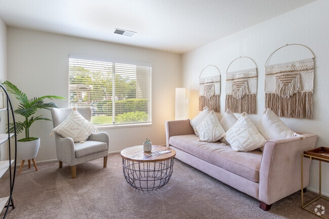 3HAB, 2BA - 1,100 ft²