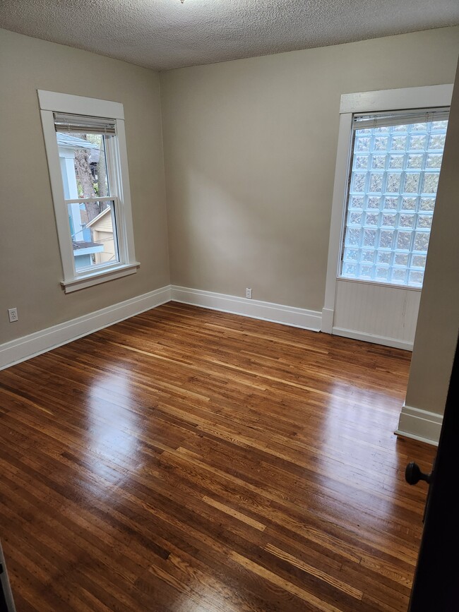 Photo - 17 Meriden St Unit Upper Flat