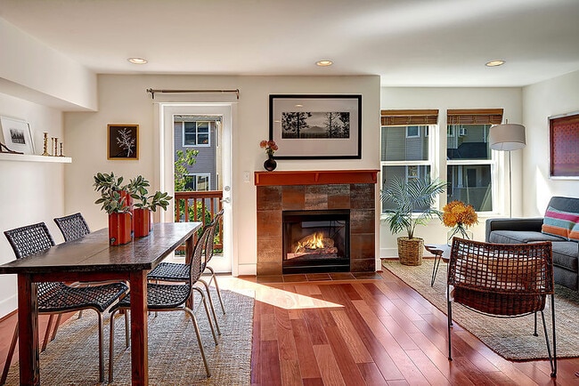 Gorgeous Townhouse in Green-Lake Community - Gorgeous Townhouse in Green-Lake Community
