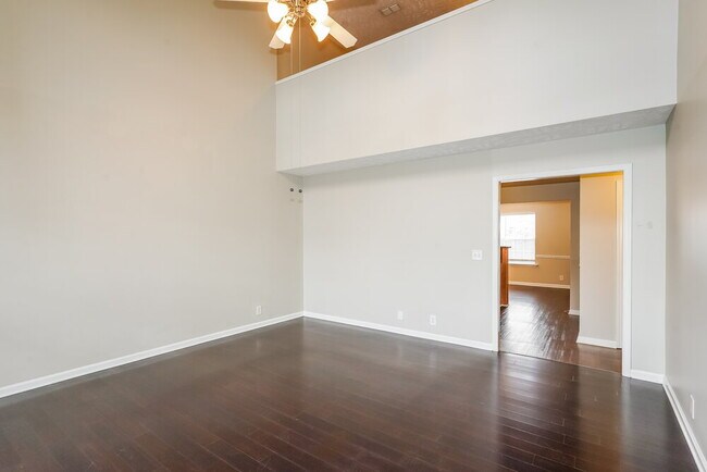 Photo - 109 Tulip Grove Point