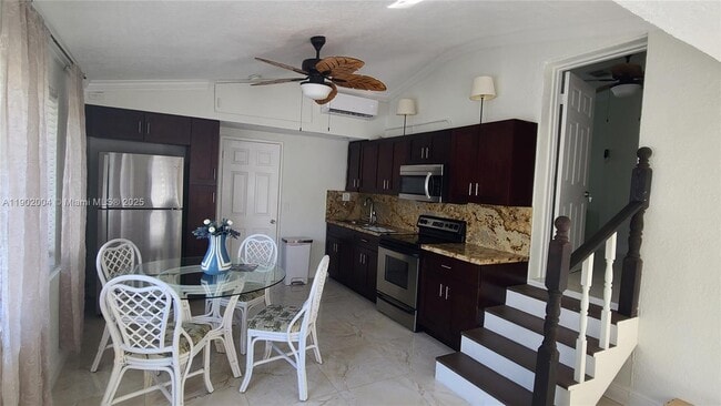 Photo - 3221 NE 7th St Unit 2