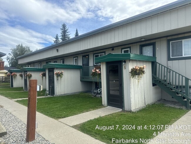 Building Photo - Charming 1 bedroom apt in quiet complex! T... Unit #2