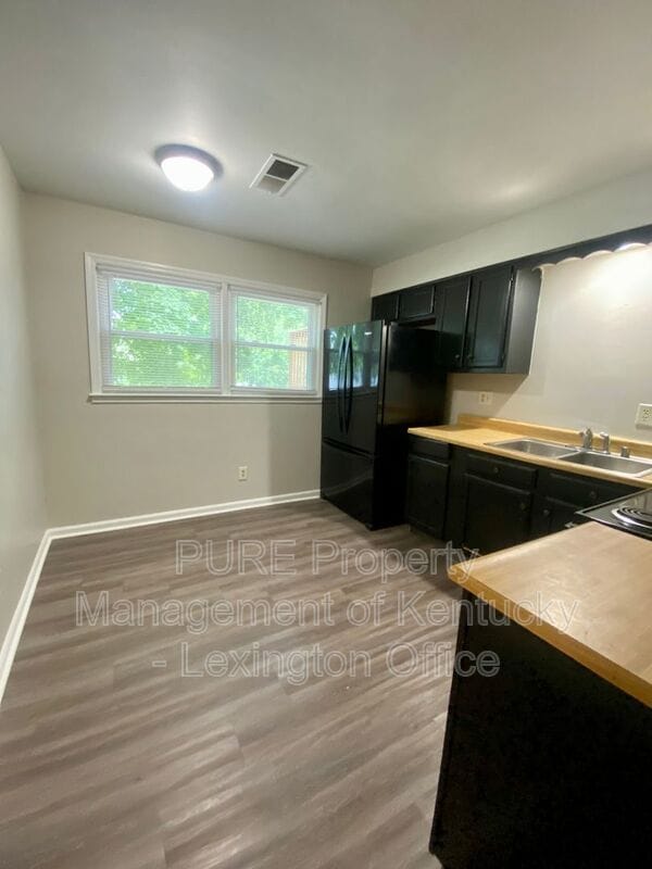 Photo - 3736 Camelot Dr Unit B