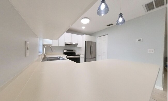 Building Photo - 141 NE 17th Ct Rental