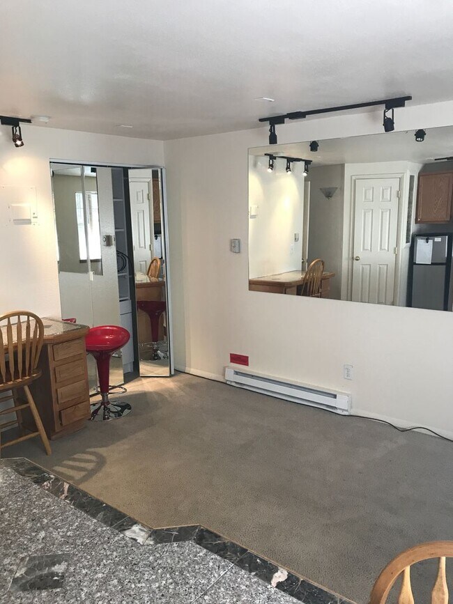 Photo - FIRST FLOOR 1 BD in PERFECT SoBo location ... Unidad 680-111