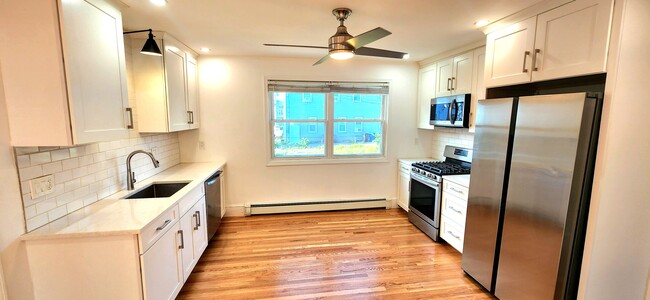 Building Photo - 248 Pearl St Unit 1 Rental