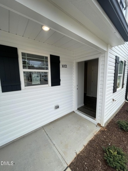 Photo - 1021 Peony Ln