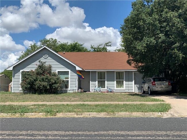 Building Photo - 2111 Caprice Dr