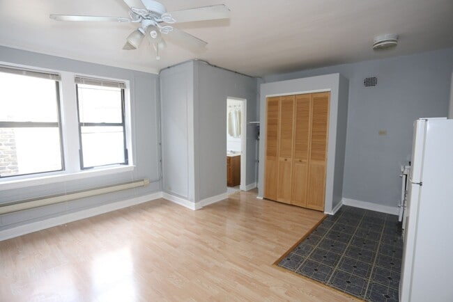 Photo - 4722 N Malden St Unit 4735-211