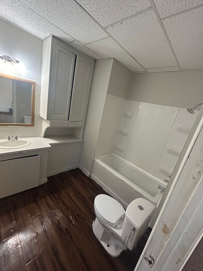 Building Photo - 303 Jervis St Unit 232 Boody - Rear Rental
