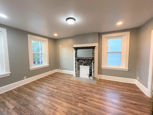 Building Photo - 107 Parkhurst St Unit 2