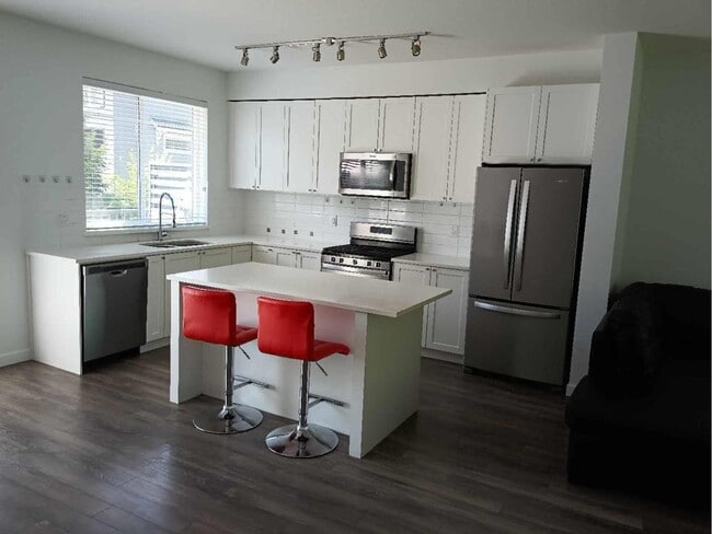 16337-16315 15 Ave