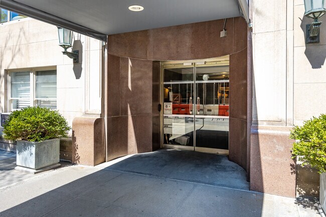 Entrance - 3 E 71st St