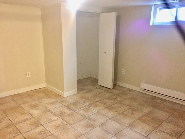 Photo - Spacious 1 Bedroom Apartment in Durand Unit 4