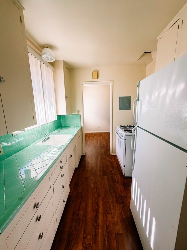 Photo - 226 N Marengo Ave Unidad D