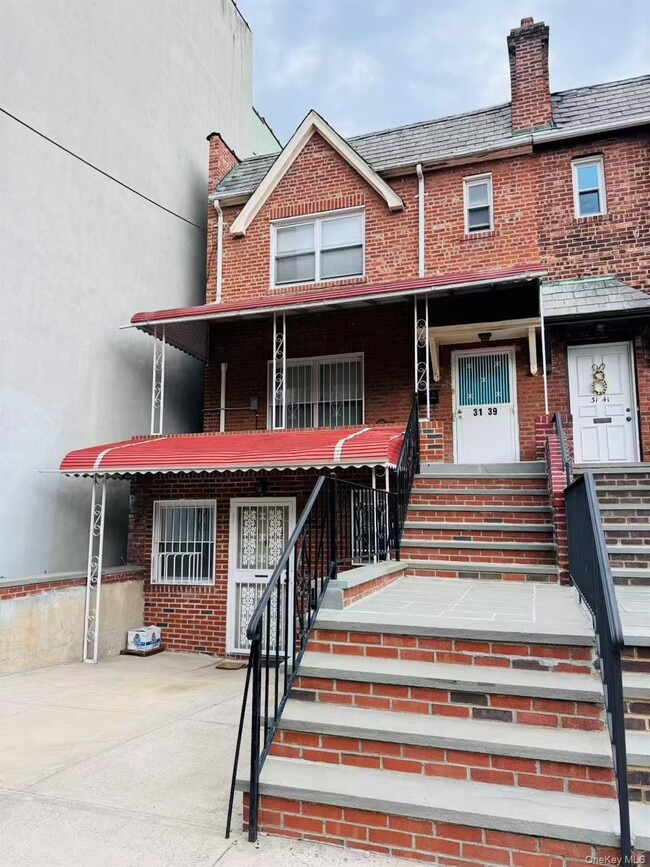 Building Photo - 31-39-39 30th St Unit 2Fl