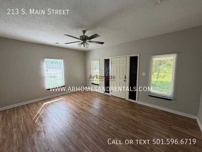 Photo - 213 S Main St