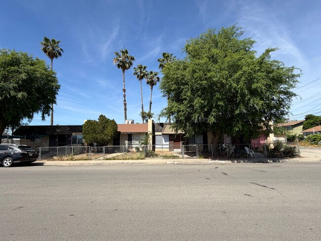 Building Photo - 1000 Miller St Unit 1004