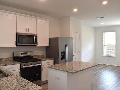 Photo - 217 English Oak St