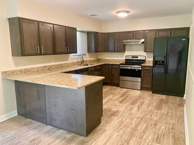 Photo - For Rent - 3 Bedroom 1.5 Bath in Valley View!