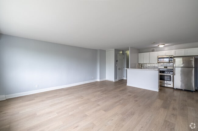 0BD, 1BA - SF - Kitchen, Living Room & Bedroom