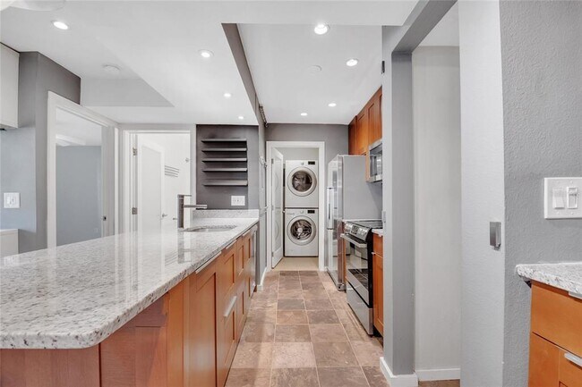 Photo - 3034 Parkway Blvd Unit 102