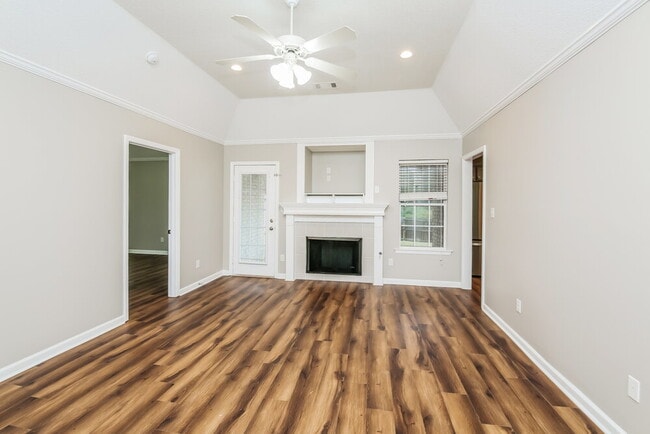 Photo - 355 Village Dr