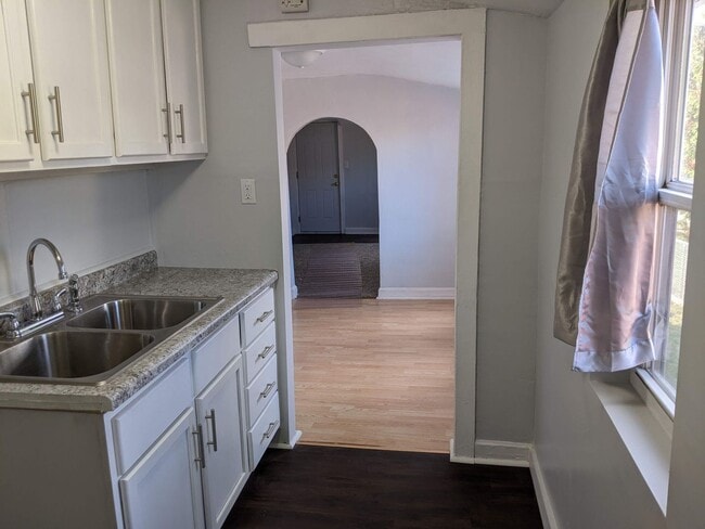 Photo - 2525 Parke St