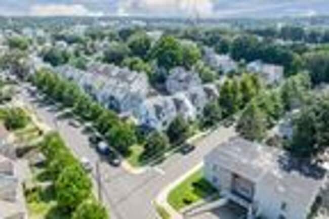 Photo - Summerview Square