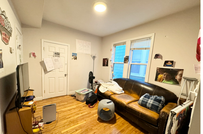 Building Photo - 733 Parker St Unit 2 Rental