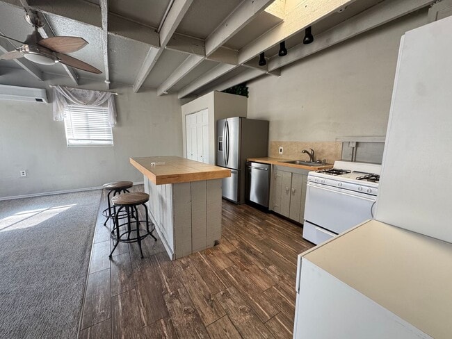 Photo - Los Ranchos Casita with Utilities Included!