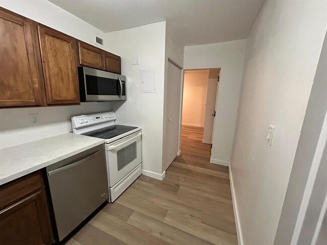 Photo - 3115 Oakland Shores Dr Unidad E103