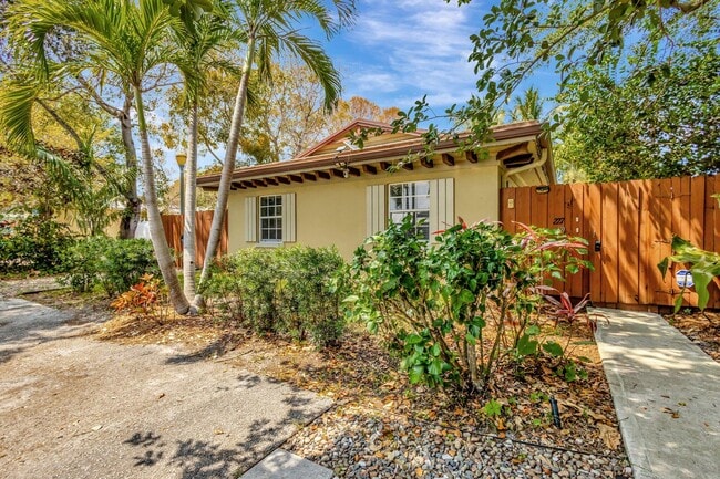 Building Photo - 227 NE 12th St