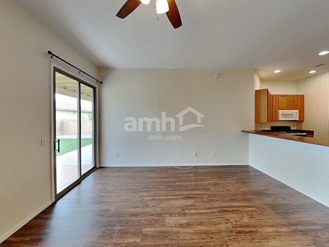 Photo - 33 E Calle Vivaz