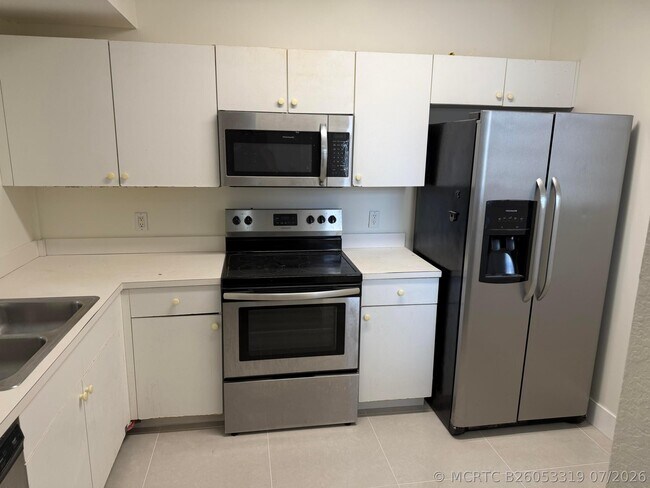 Photo - 1095 Golden Lakes Blvd