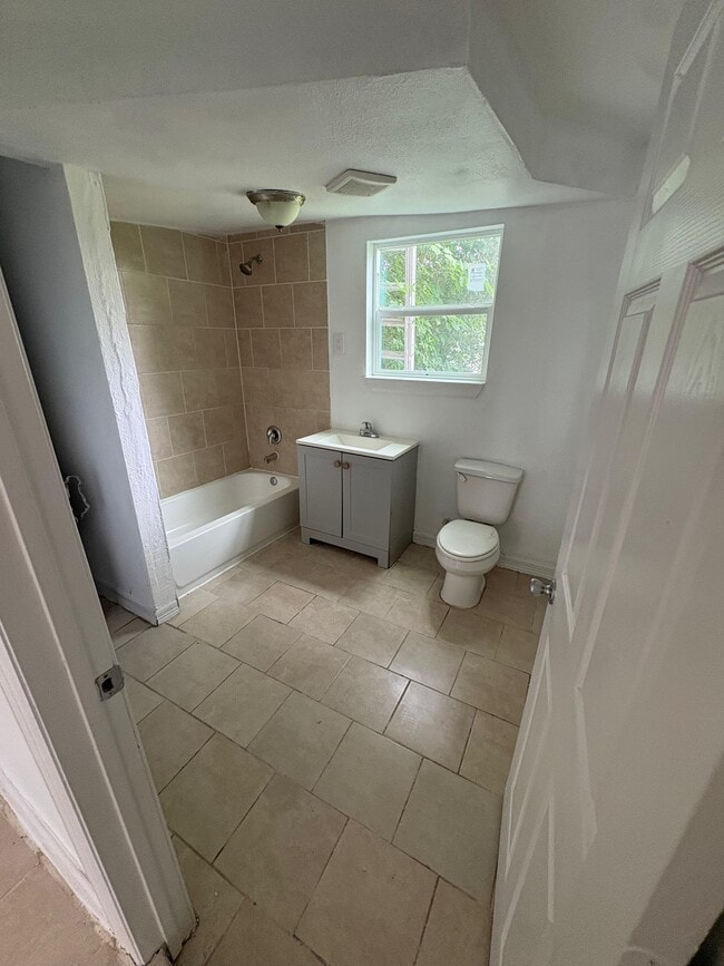 Photo - 702 Rosedale St
