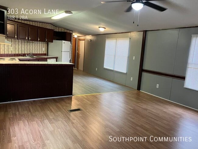 Photo - 303 Acorn Ln