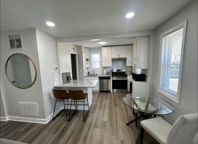 Photo - 1830 White St