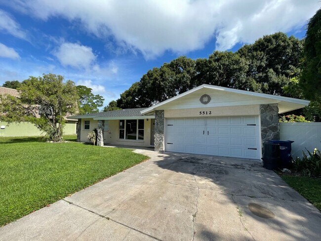 Photo - Spacious 2 Bed/2Bath House for Rent in West Bradenton