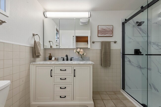 Photo - 510 N 138th St