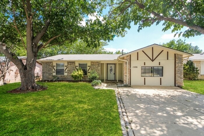 Photo - 1506 Winderemere Dr House