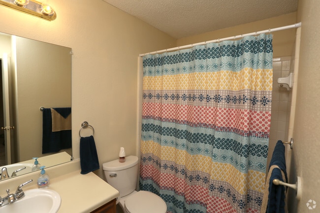 B - 2 habitaciones, 2 baños - Quail Creek Apartments