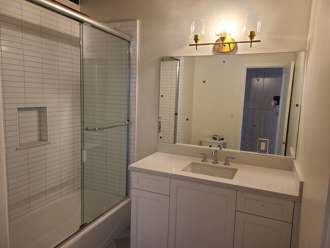 All new renovated bathroom, fixtures - 1616 Esplanade Unit #