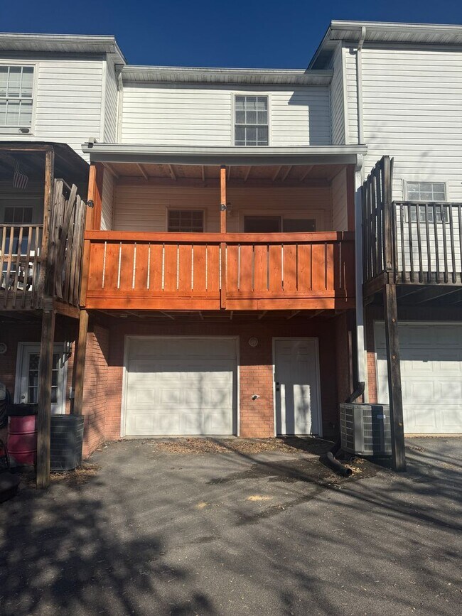 Photo - Updated Townhouse In Hunter Hills