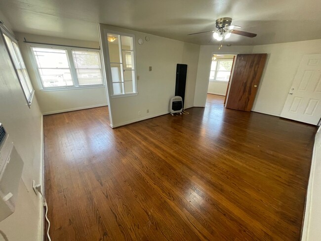 Building Photo - 1320 Postoffice St Unit Apt#C