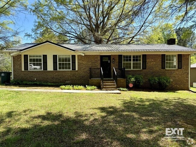 Building Photo - Welcome To This Smart 3 Bedroom, 1.5 Bath ... Rental