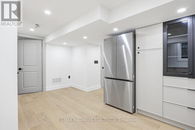 Photo - 1885 Kingston Rd