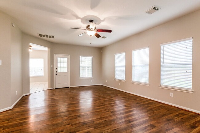 Photo - 1815 Adriana Ln